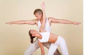 Bildrechte: Flickr couples-yoga-synergybyjasmine_reduced Jasmine Kaloudis CC BY-ND 2.0 Bestimmte Rechte vorbehalten