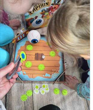 So eine Spielvarianten gefällt uns auch immer sehr, da Teamwork gefragt ist. 